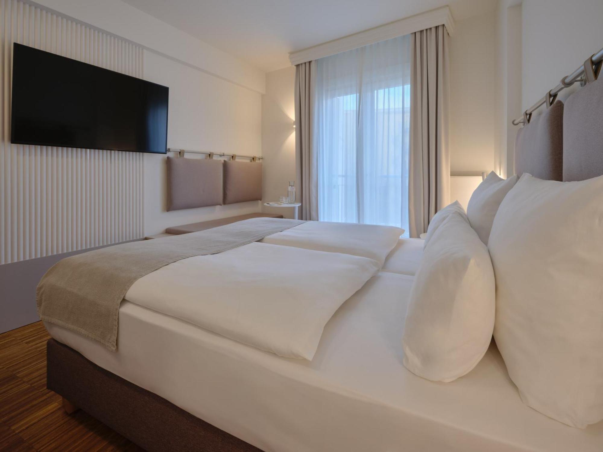 Classic Double Room,1742570351:JPEG
